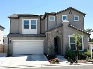 1554 E Via Lupino Dr, Fresno, CA 93730