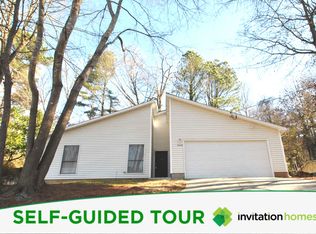 5395 Pickwick Ln, Lilburn, GA 30047