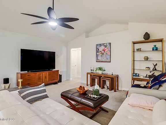 5th image of 16138 Brookfield Dr