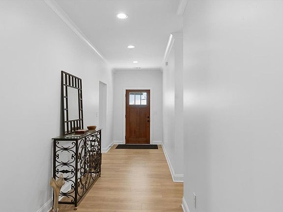 2nd image of 740 Markhams Dr