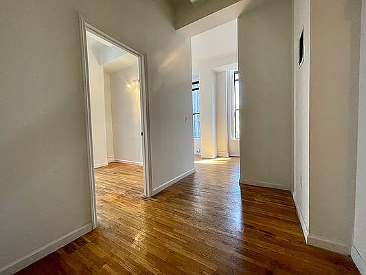 4th image of 220 Park Ave S APT 6B