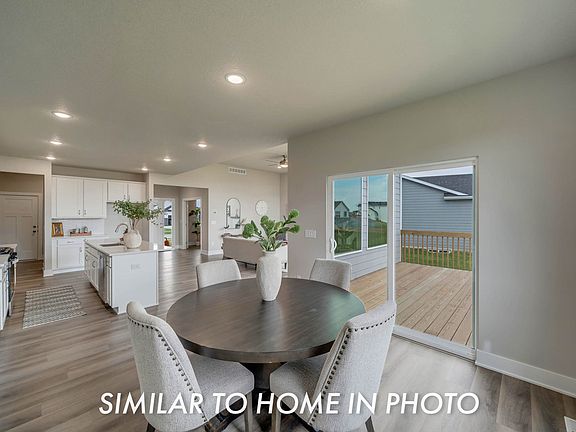 4th image of 647 SW Cattail Rd