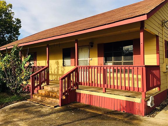 Beautiful front porch!