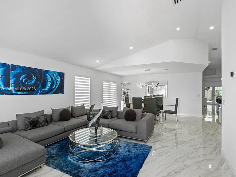 8842 SW 215th Ln — Photo 6