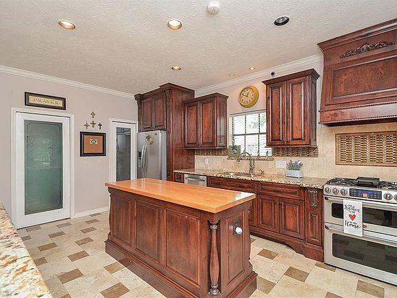3rd image of 15702 Knoll Lake Dr
