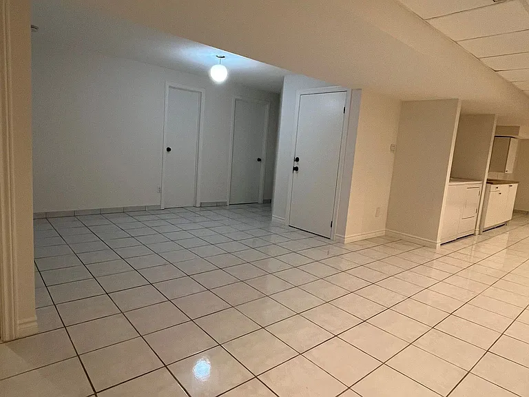 138 Venetian Cres #BASEMENT — Photo 5