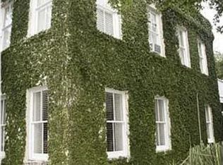 215 W Huntingdon St, Savannah, GA 31401