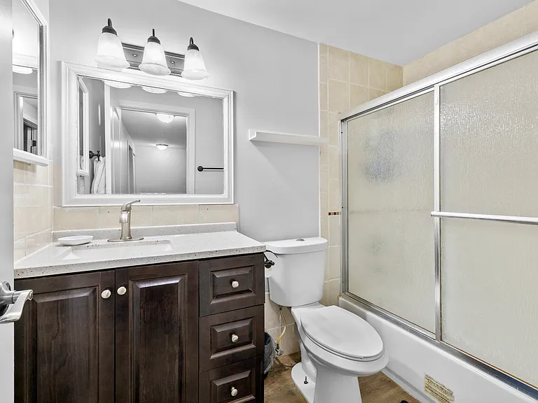 422 Gainsborough Ct #422 — Photo 19