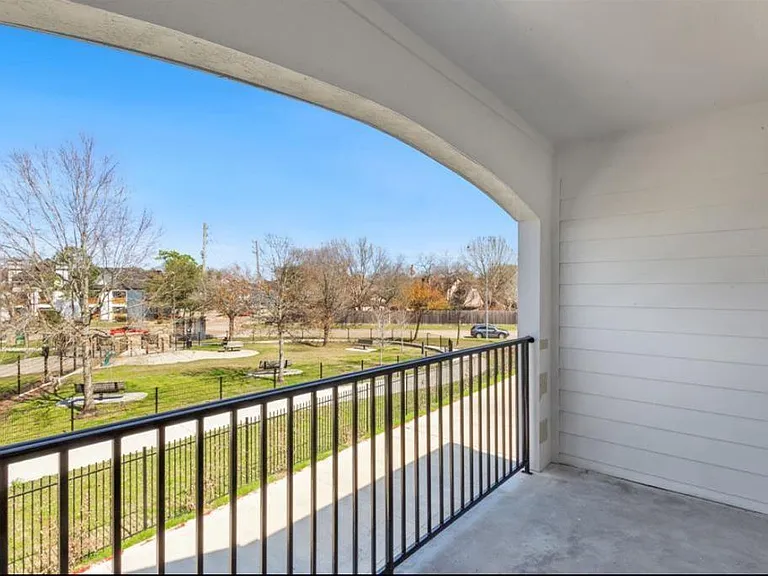 11623 Waldemar Dr — Photo 17
