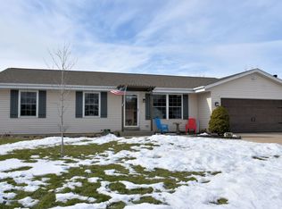 404 Brookstone Dr, Waterford, WI 53185