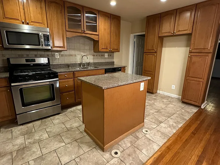 1513 Aldeney Ave — Photo 7