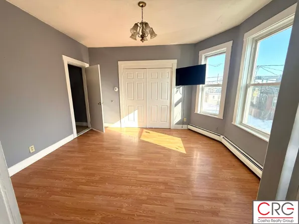 4 Pearl St #2, Somerville, MA 02145