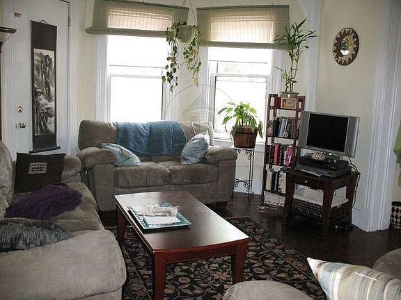 3rd image of 91 Wallace St #18