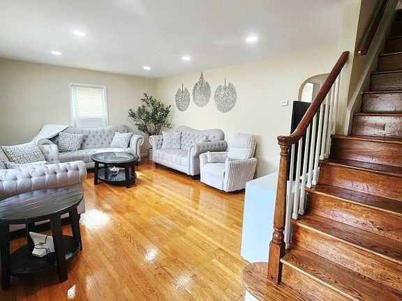 4th image of 11 Brookhill Pl