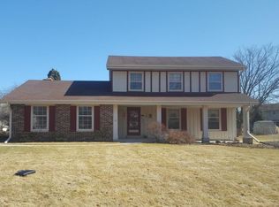 2400 S Krahn Rd, New Berlin, WI 53151