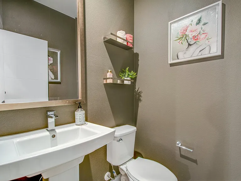 205 Elm Ave — Photo 8