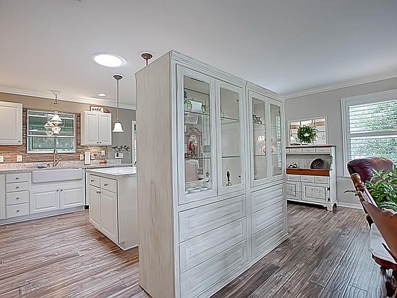 5th image of 2377 Montbrook Pl