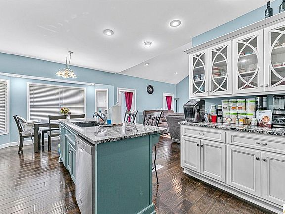 5th image of 248 Eastview Dr