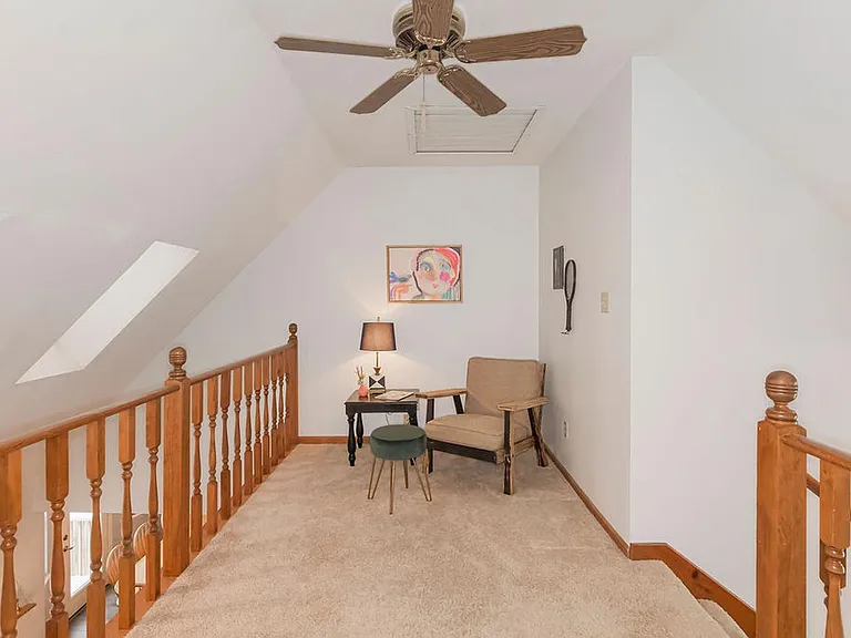 721 SE Redwood Ln — Photo 9
