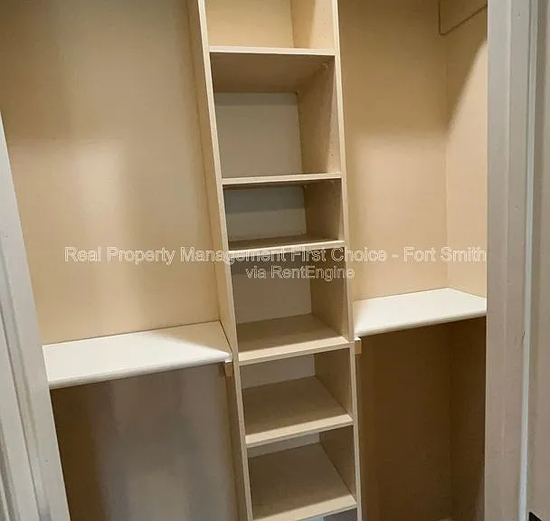 16 Charmont Dr — Photo 17