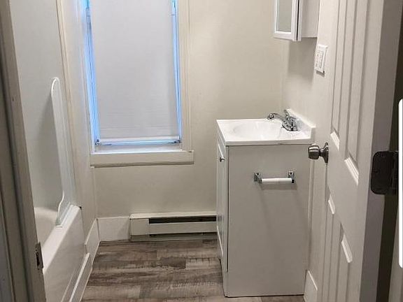 5th image of 40 Linden St APT 1