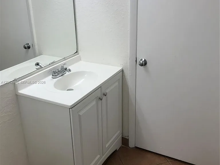 2890 N Oakland Forest Dr #206 — Photo 18