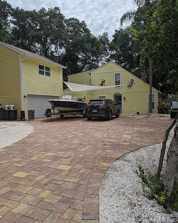 1st image of 2325 Wells Ave