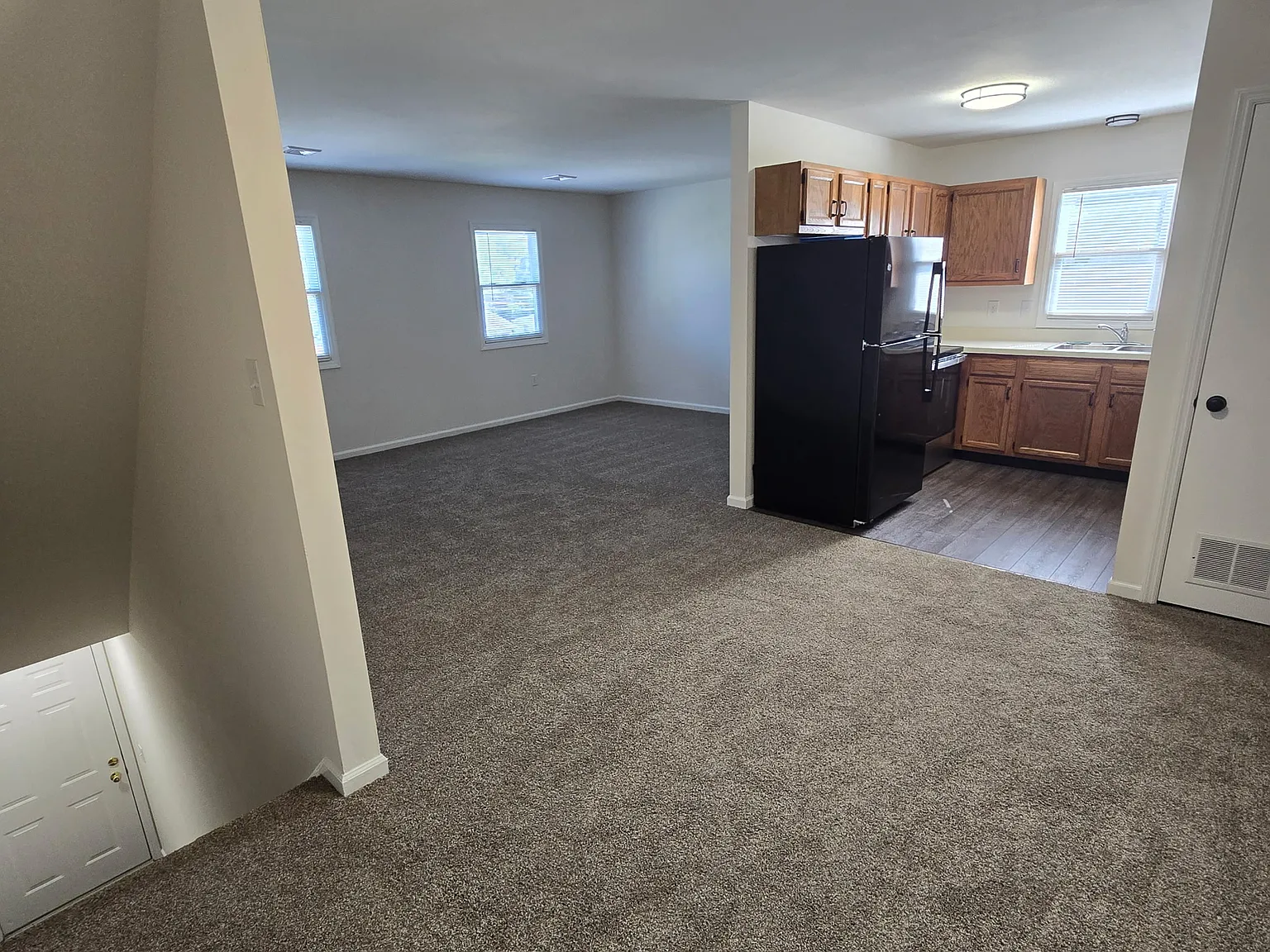 2 bed, 750 sqft, $1,200 — Photo 3