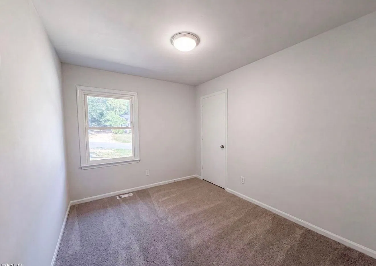 3 bed, 935 sqft, $1,200 — Photo 4