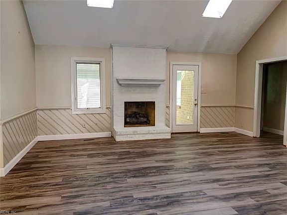 5th image of 1513 Crystal Lake Dr