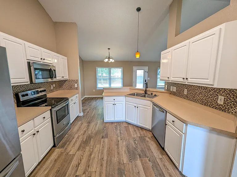 2409 Juneau Ln — Photo 7