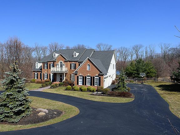 5th image of 10 Lochview Ln