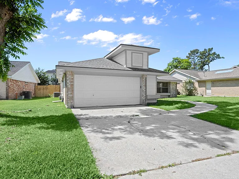 7415 Creekfield Dr — Photo 2