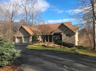 137 Leeward Dr, Moneta, VA 24121