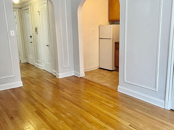 3rd image of 2351 W Wilson Ave APT 102
