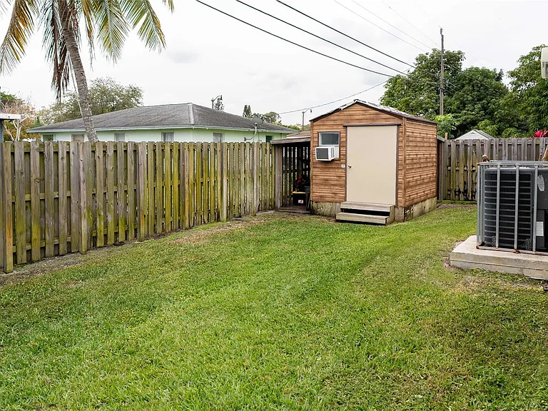 2710 NW 5th St — Photo 29