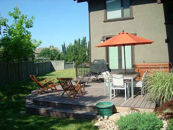 Deck: Hot tub a slice of CALI