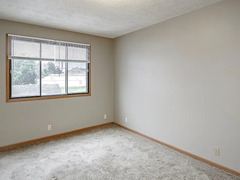 Gold Coast Apartments — Photo 31
