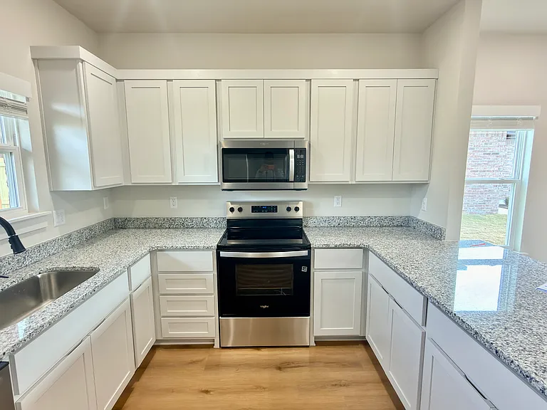 510 Cosmos St — Photo 2