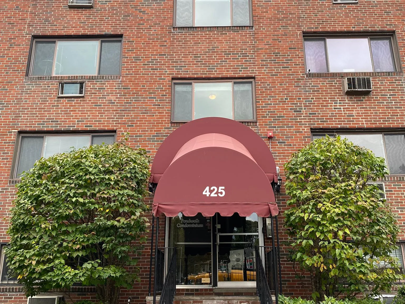 2 bed, 820 sqft, $2,700 — Photo 2