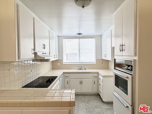 4th image of 5429 Newcastle Ave APT 205