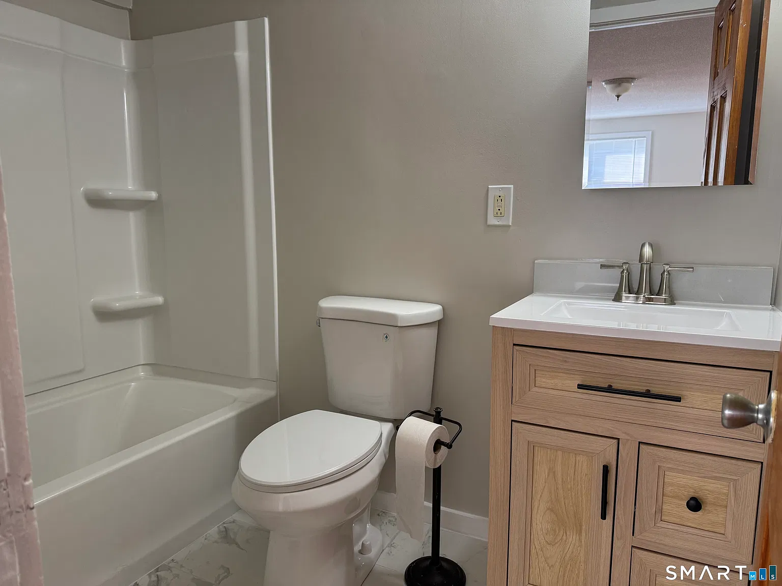2 bed, 1.0 bath, 794 sqft, $1,300 — Photo 4