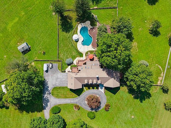 2nd image of 22400 Rolling Hill Ln