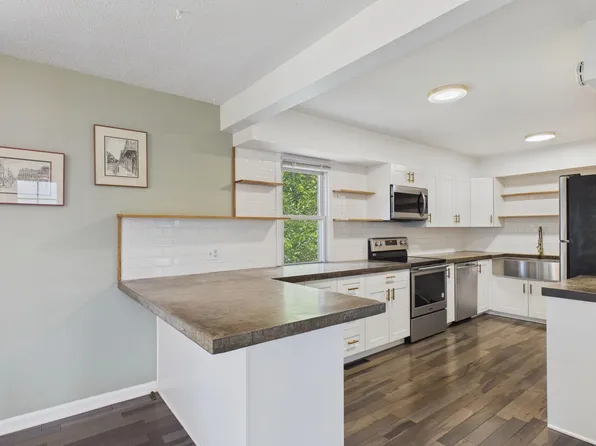 2562 Fairview Ave N, Roseville, MN 55113