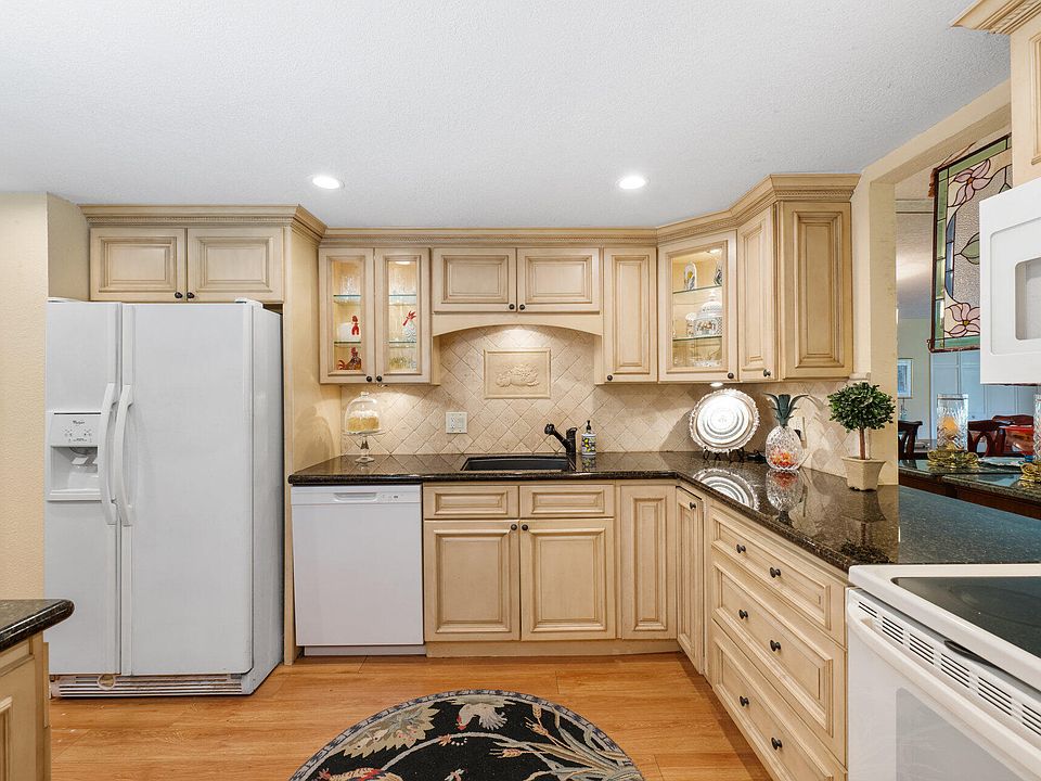 1st image of 901 W Cypress Lane #101