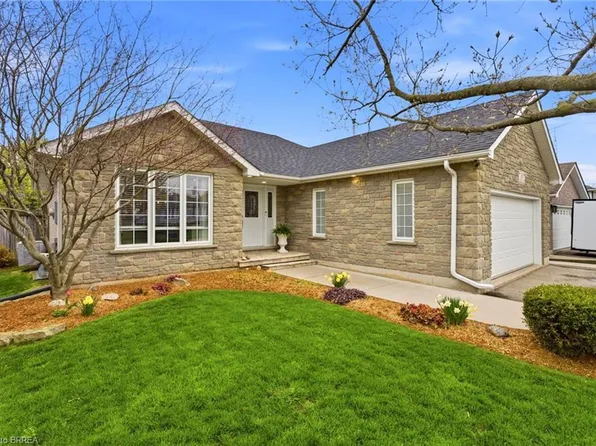 33 Margaret Dr, Saint George, ON N0E 1N0
