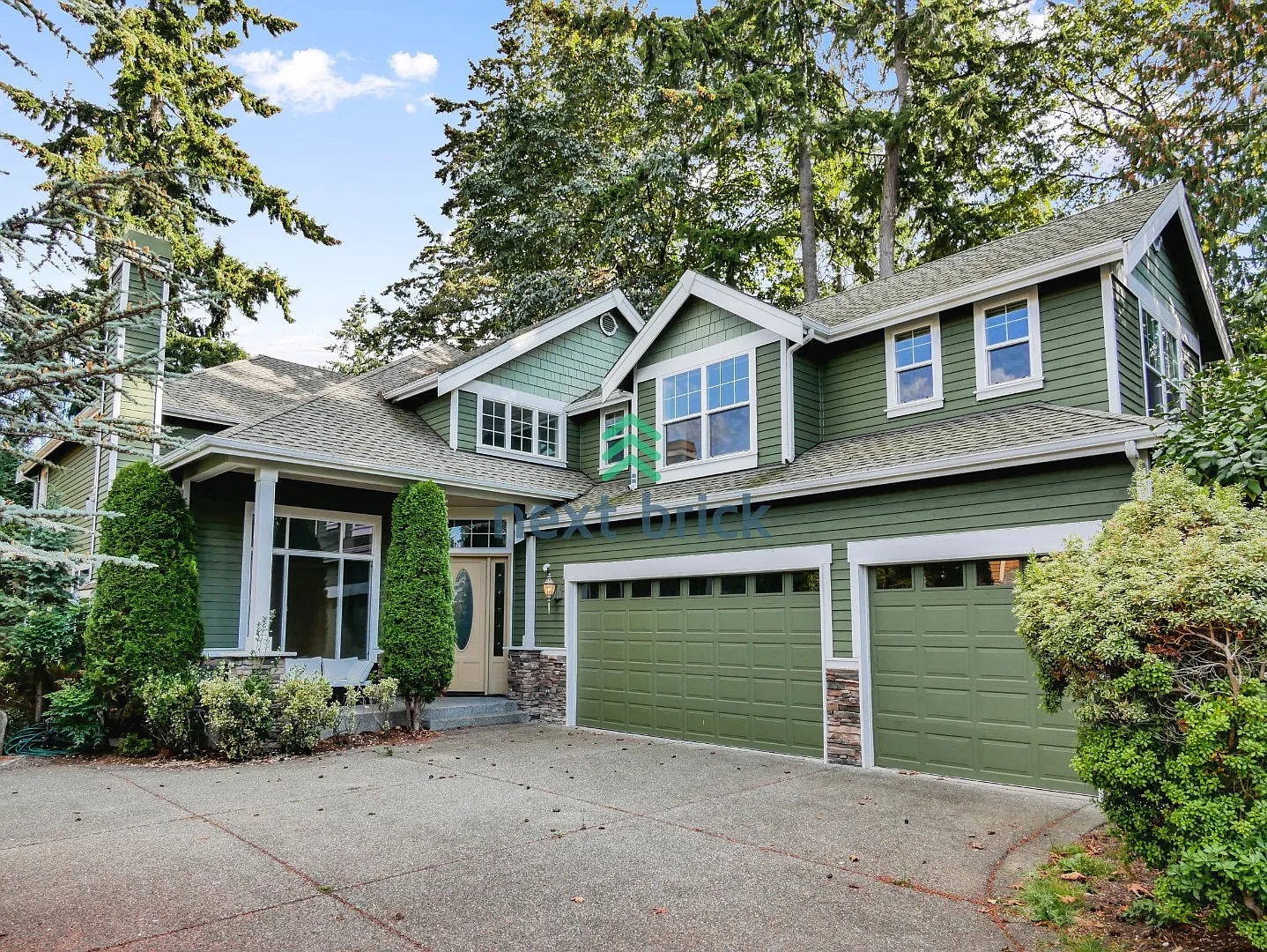 4 bedroom, 2.5 Bathroom, 3 car garage Craftsman style home in Bellevue, WA — Photo 2