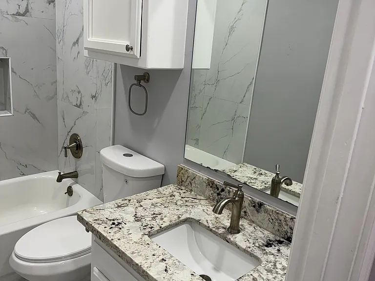 248 Ocean Dr — Photo 10