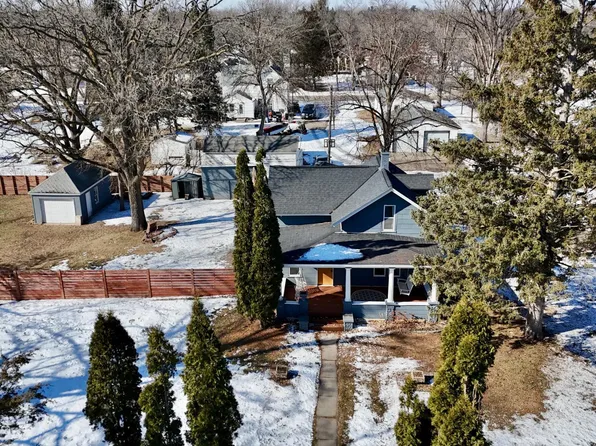 702 4th St SW, Little Falls, MN 56345