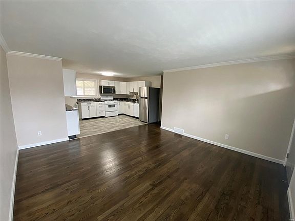 3rd image of 4372 Maroon Ct
